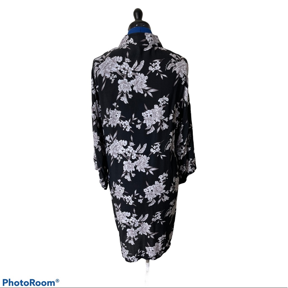 Spiritual Gangster Black Floral Robe Wrap … - Picture 11 of 12